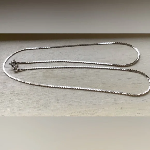 NIB STG SILVER solid flat serpentine chain Vintage 15” - Picture 4 of 10